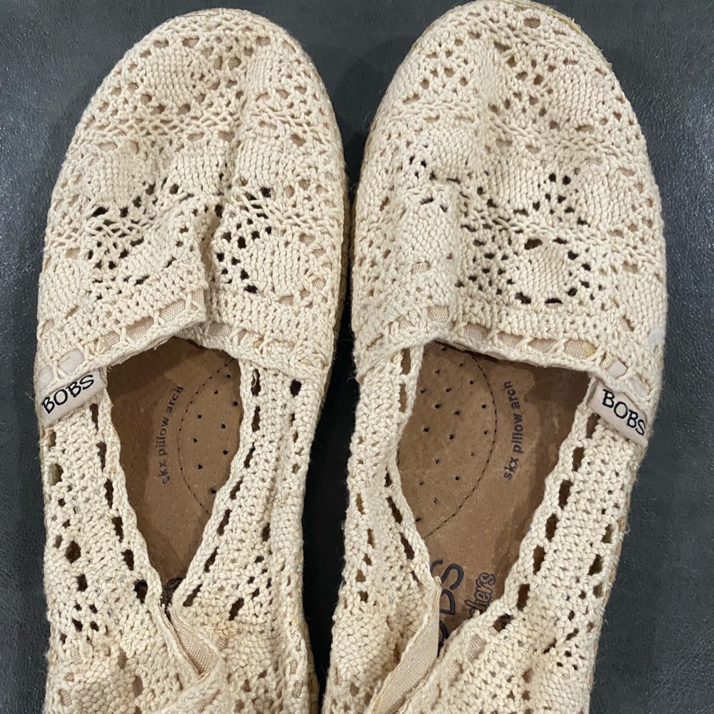 BOBs shoes size 8M
